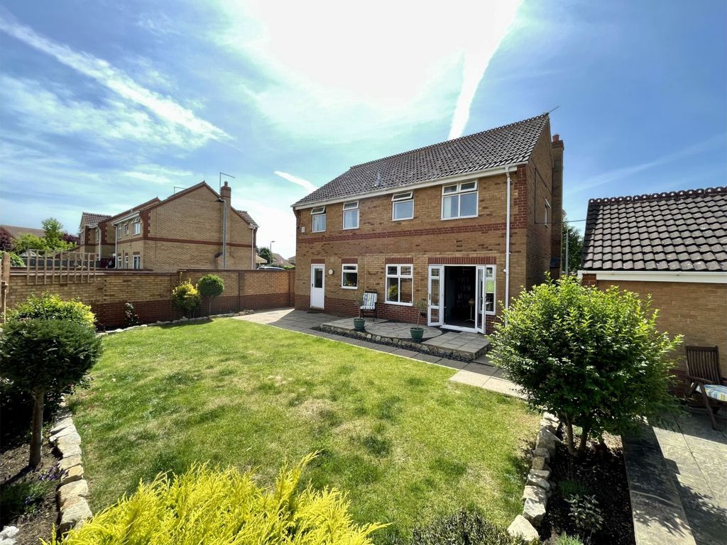 4 bed detached house for sale in Fraserburgh Way, Peterborough PE2, £425,000