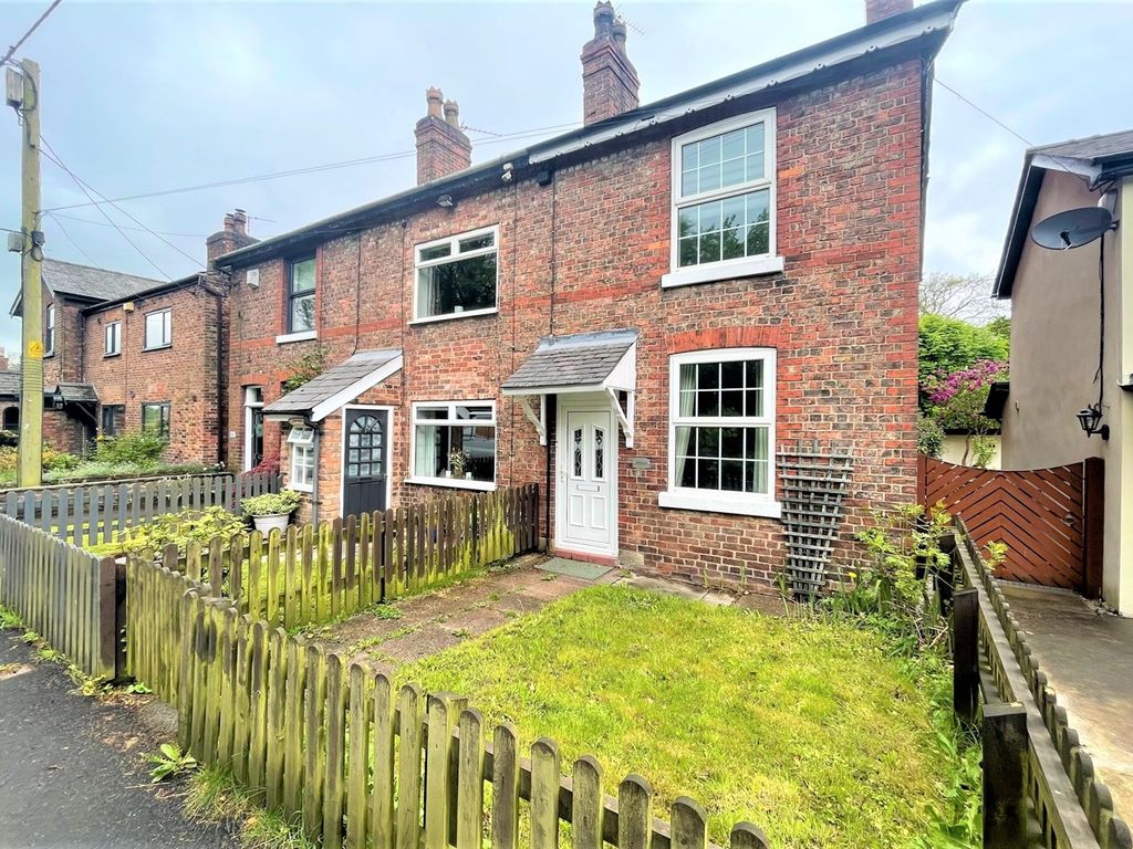 2 bed terraced house to rent in Morley Green Road, Wilmslow SK9, £1,300 pcm