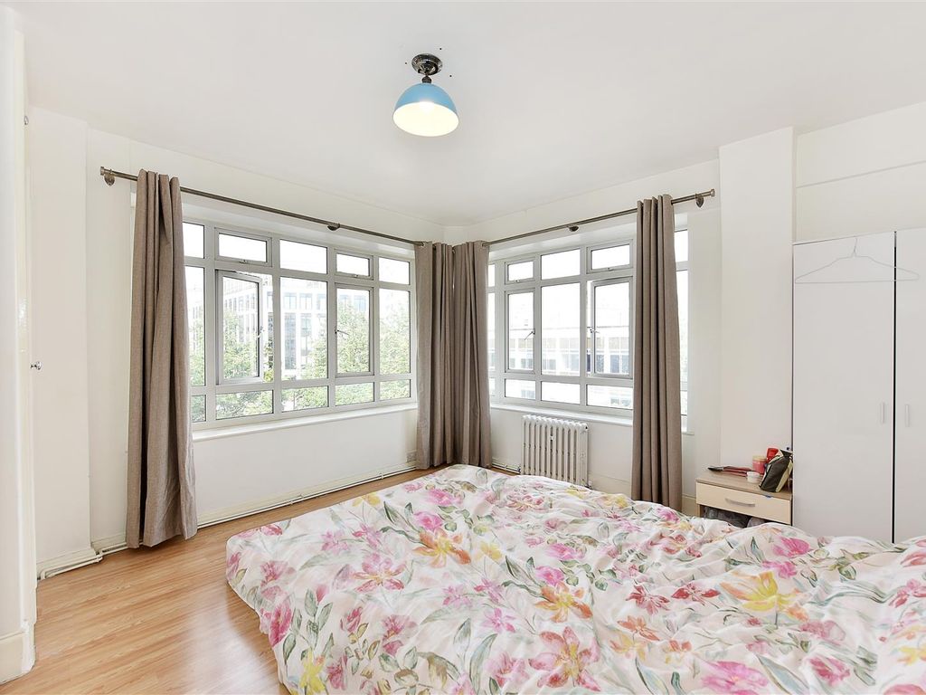2 bed flat for sale in Portsea Hall, Portsea Place, Hyde Park W2, £900,000