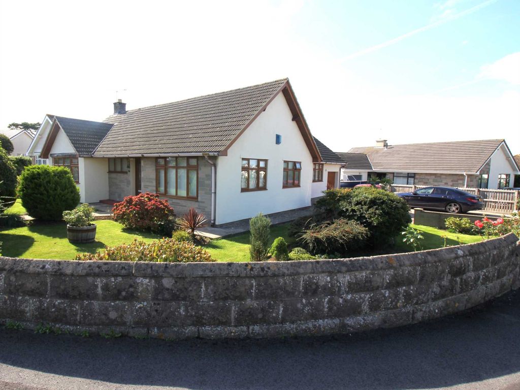 2 bed bungalow for sale in Leighton Crescent, Bleadon Hill BS24, £450,000