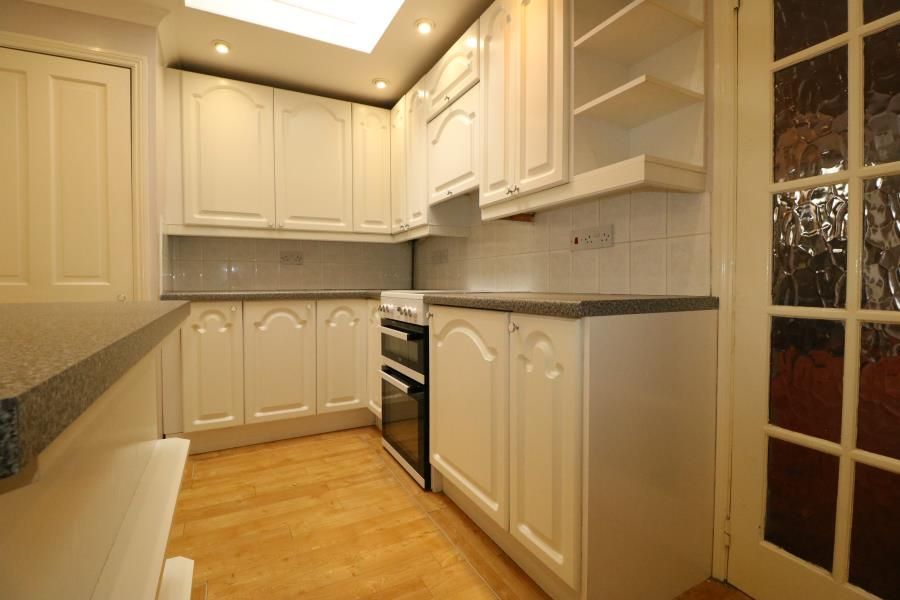 2 bed property to rent in King Edwards Road, Enfield EN3, £1,700 pcm