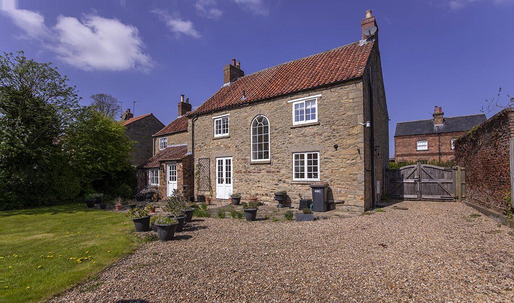 4 bed detached house to rent in Asenby, Thirsk, North Yorkshire YO7, £1,900 pcm