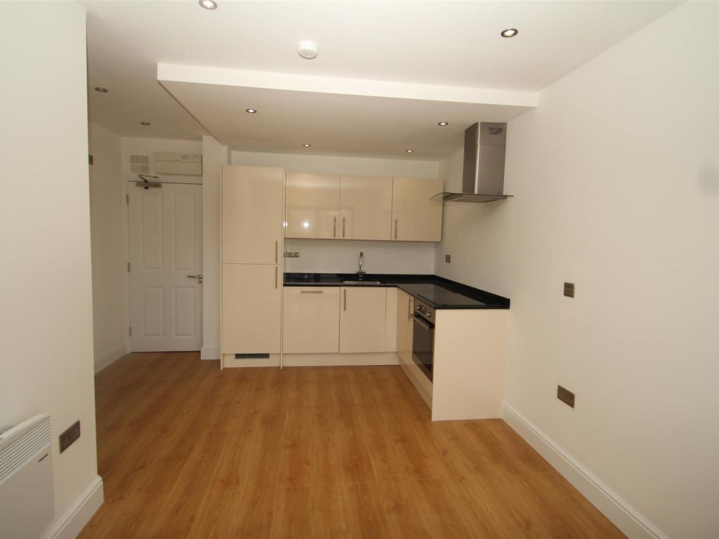 1 bed flat to rent in Waterhouse Street, Hemel Hempstead HP1, £975 pcm