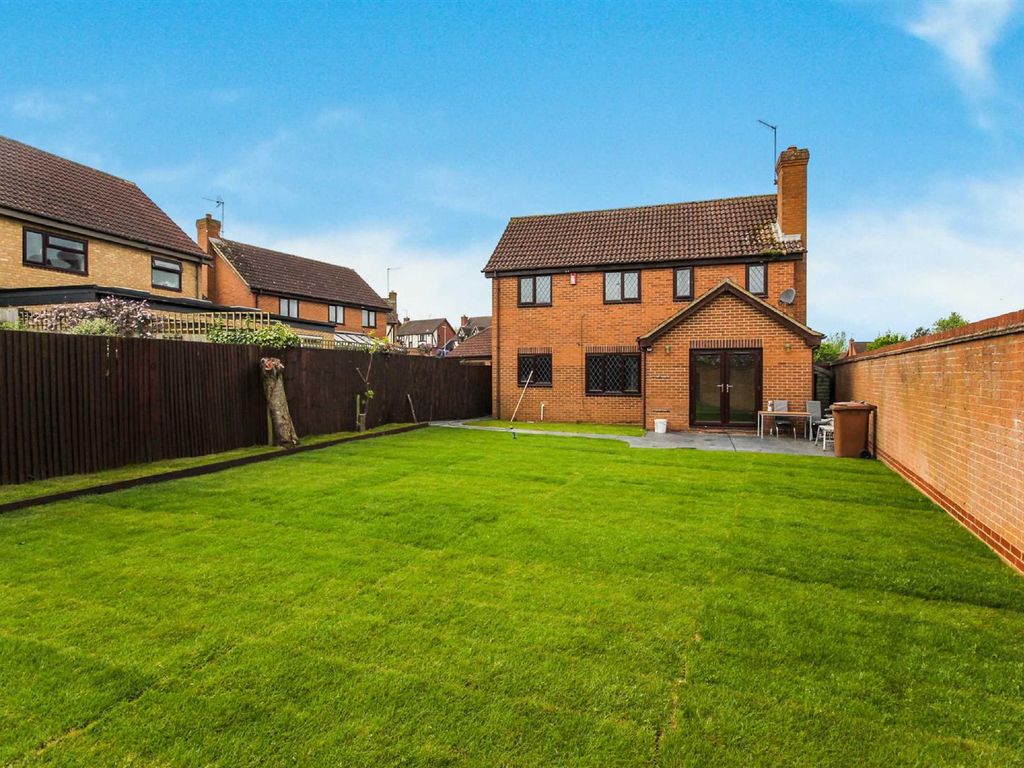 4 bed detached house for sale in Barnwell Gardens, Wellingborough NN8, £435,000
