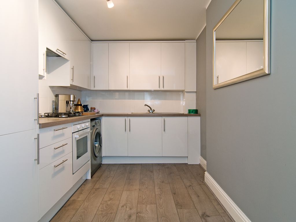 1 bed flat for sale in North Pole Road, London W10, £385,000
