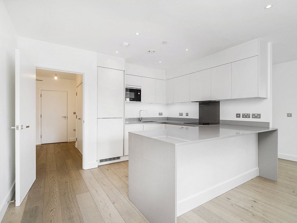 2 bed flat for sale in Arniston Way, Blackwall Reach E14, £675,000