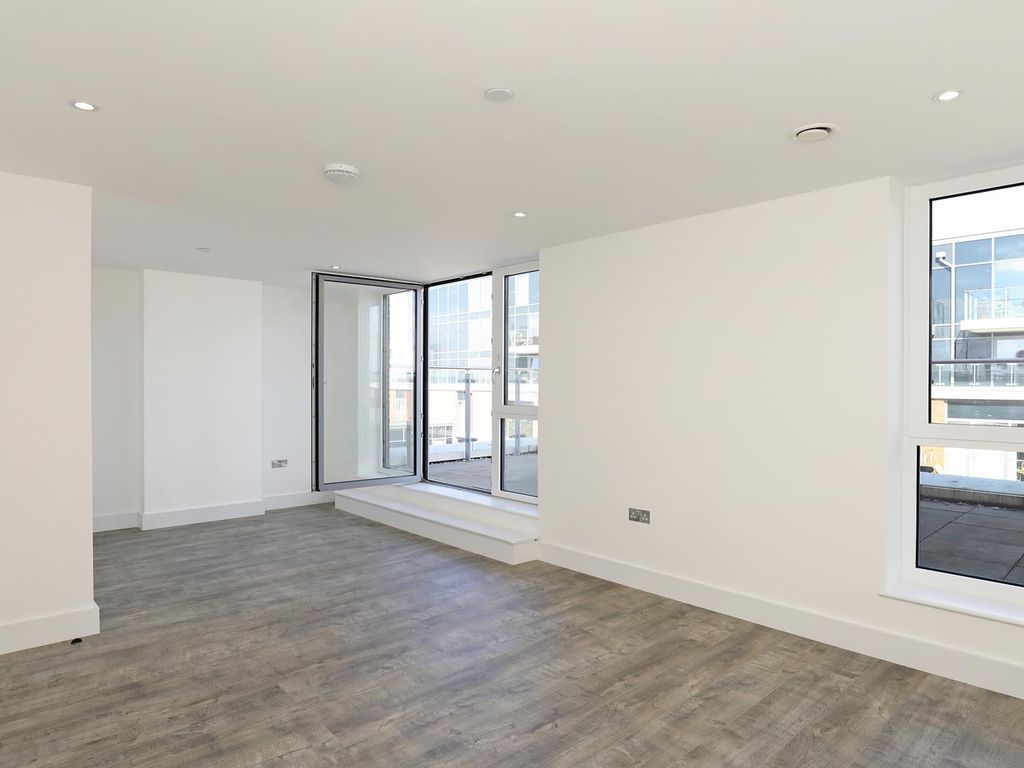 3 bed flat for sale in Hoopers Mews, Acton W3, £695,000