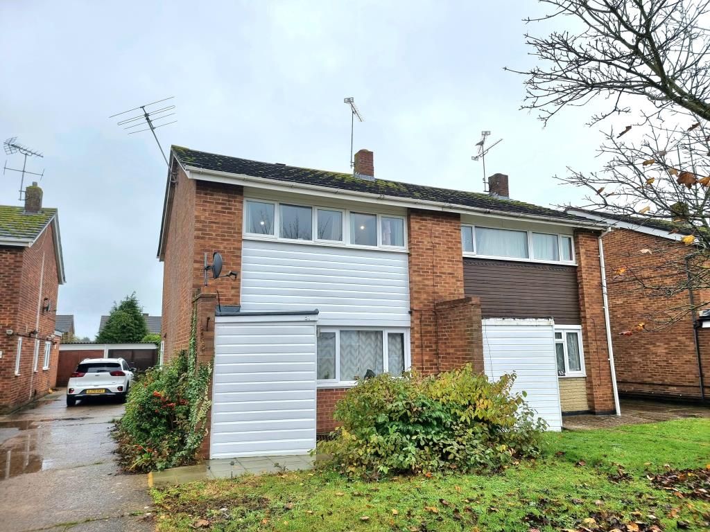 3 bed semi-detached house to rent in Austin Road, Woodley RG5, £1,500 pcm