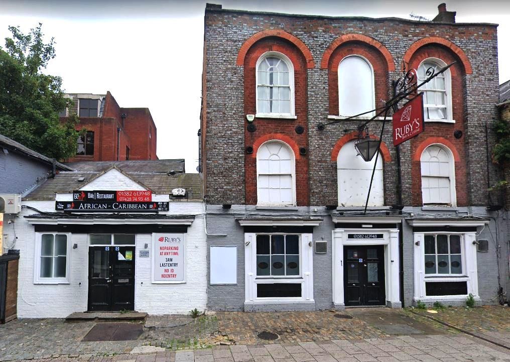 Pub/bar to let in Chapel Street, Luton, Bedfordshire LU1, £50,400 pa