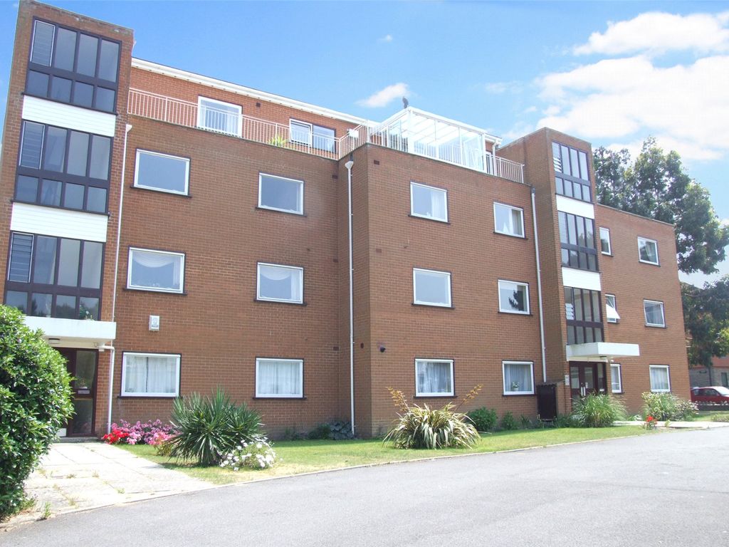 2 bed flat for sale in Banks Road, Sandbanks, Poole, Dorset BH13, £695,000