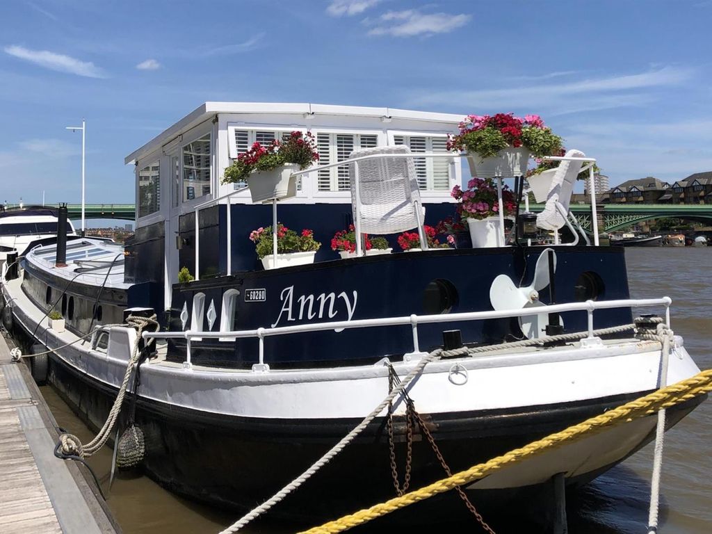 2 bed houseboat for sale in Imperial Wharf, Fulham SW6, £400,000