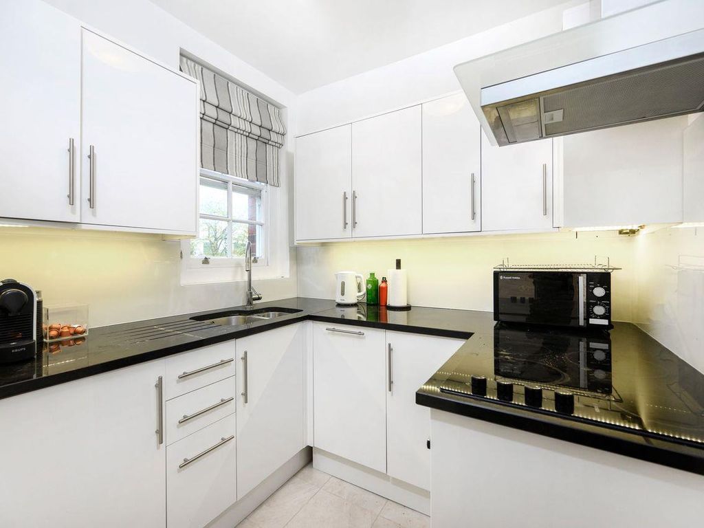 1 bed flat for sale in Grove End Road, London NW8, £475,000