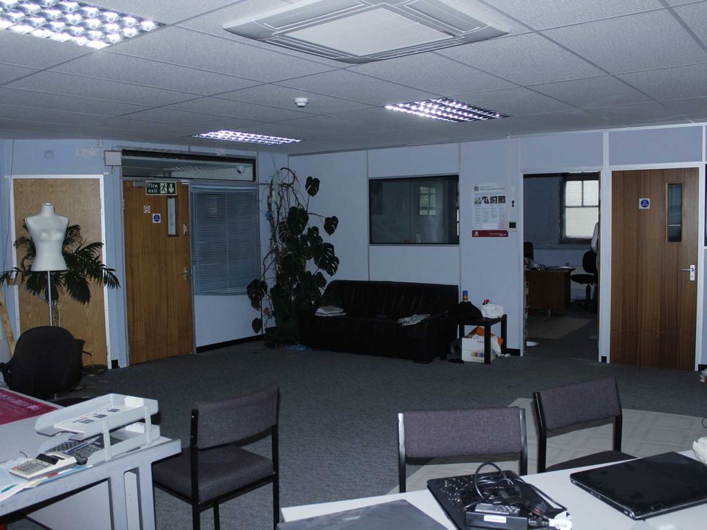 Office to let in Curzon Street, Leicester LE1, £5,500 pa