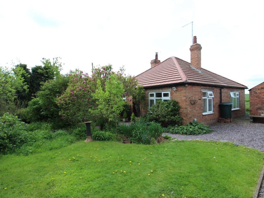 2 bed detached bungalow for sale in Flashbrook, Newport TF10, £355,000