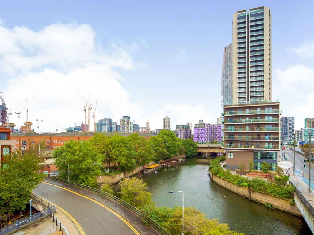 2 bed flat for sale in The Lock Building, Stratford E15, £400,000