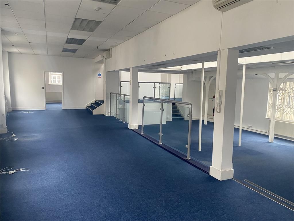 Office to let in 96-98 King Street, Hammersmith, London W6, £51,750 pa