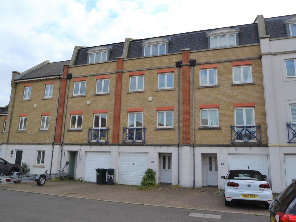 4 bed terraced house to rent in The Piazza, Sovereign Harbour, Eastbourne BN23, £1,650 pcm
