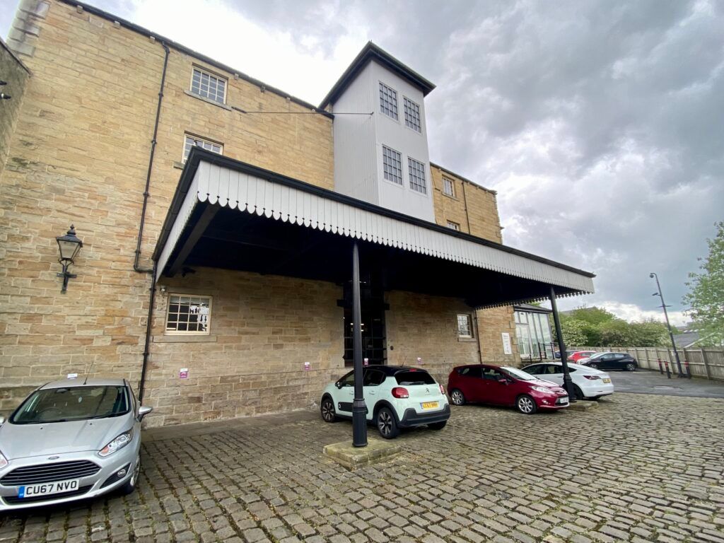 Office to let in Burnley BB11, £8,550 pa