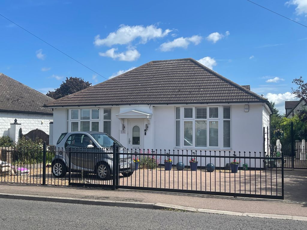 2 bed detached bungalow for sale in Drove Road, Biggleswade SG18, £435,000
