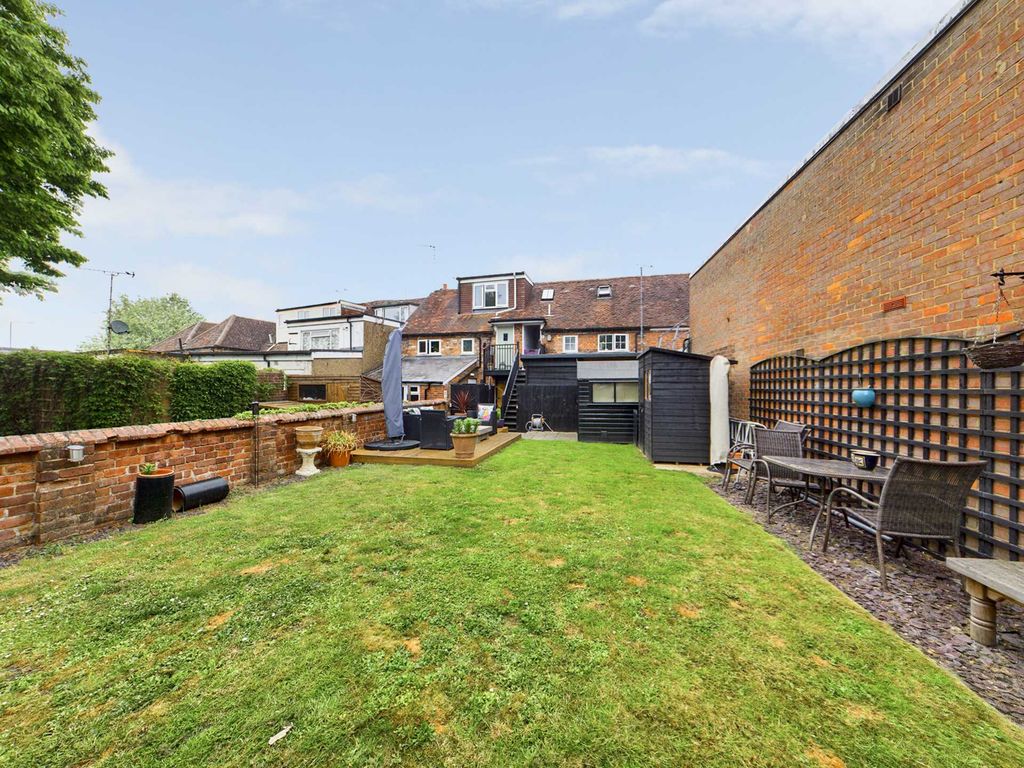 2 bed flat for sale in Duke Street, Princes Risborough HP27, £225,000