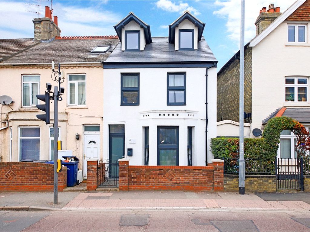Studio to rent in Newmarket Road, Cambridge CB5, £950 pcm