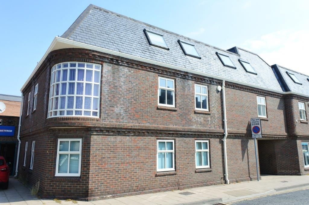 Office to let in High Street, Northallerton DL7, £3,800 pa