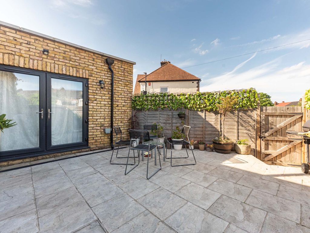 2 bed terraced bungalow for sale in Perth Road, London N22, £400,000