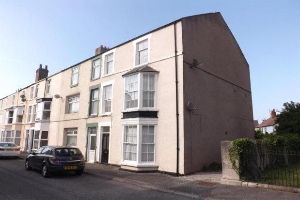 1 bed flat to rent in 6 Castle Place, Abergele LL22, £600 pcm