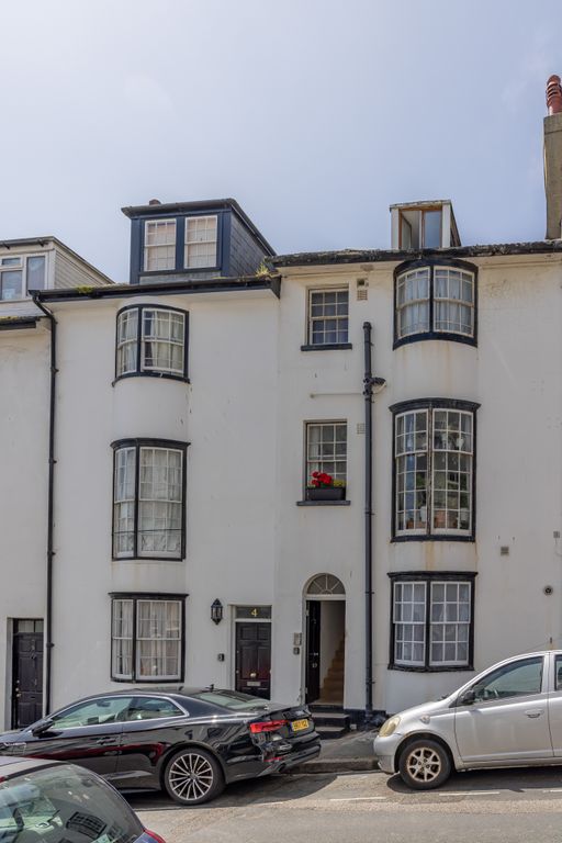 1 bed flat to rent in Upper Market Street, Hove BN3, £1,450 pcm