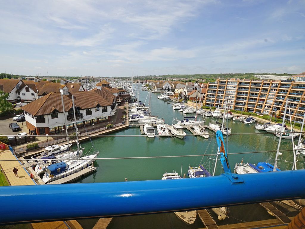 3 bed flat to rent in Oyster Quay, Port Solent, Portsmouth PO6, £1,550 pcm