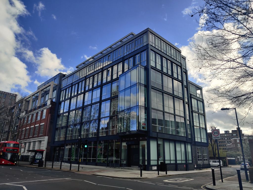 Office to let in Waterloo Road, London SE1, £268,602 pa