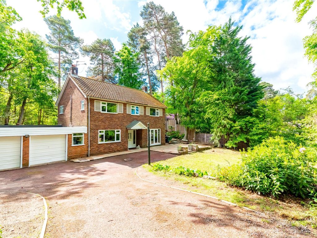 4 bed detached house for sale in Carlinwark, Camberley GU15, £720,000