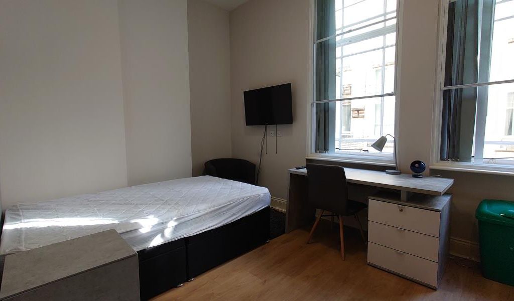 Studio to rent in 16 Guildhall Walk, Portsmouth PO1, £845 pcm