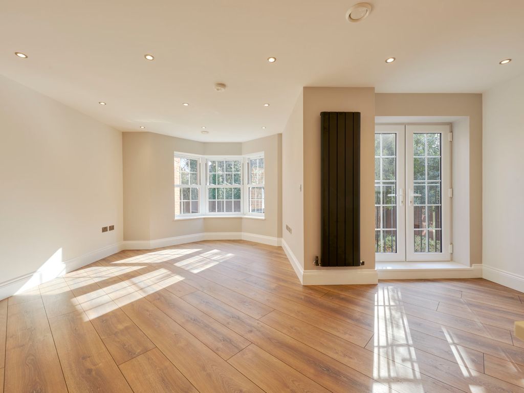 3 bed flat for sale in Buttermere Court, Mill Hill East, London NW4, £1,050,000