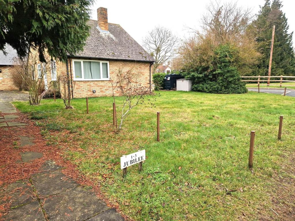 2 bed bungalow for sale in Jubilee Bungalows, Shingay Cum Wendy, Royston SG8, £299,500