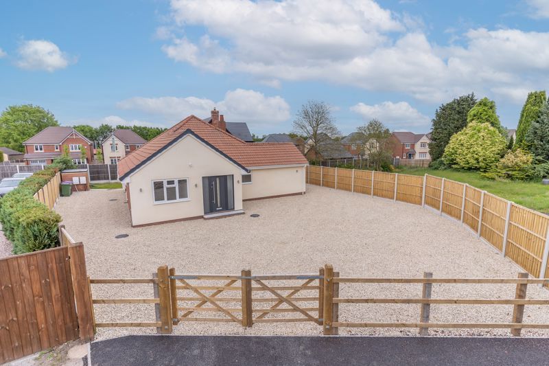 3 bed detached bungalow for sale in Plough Lane, Newport TF10, £525,000