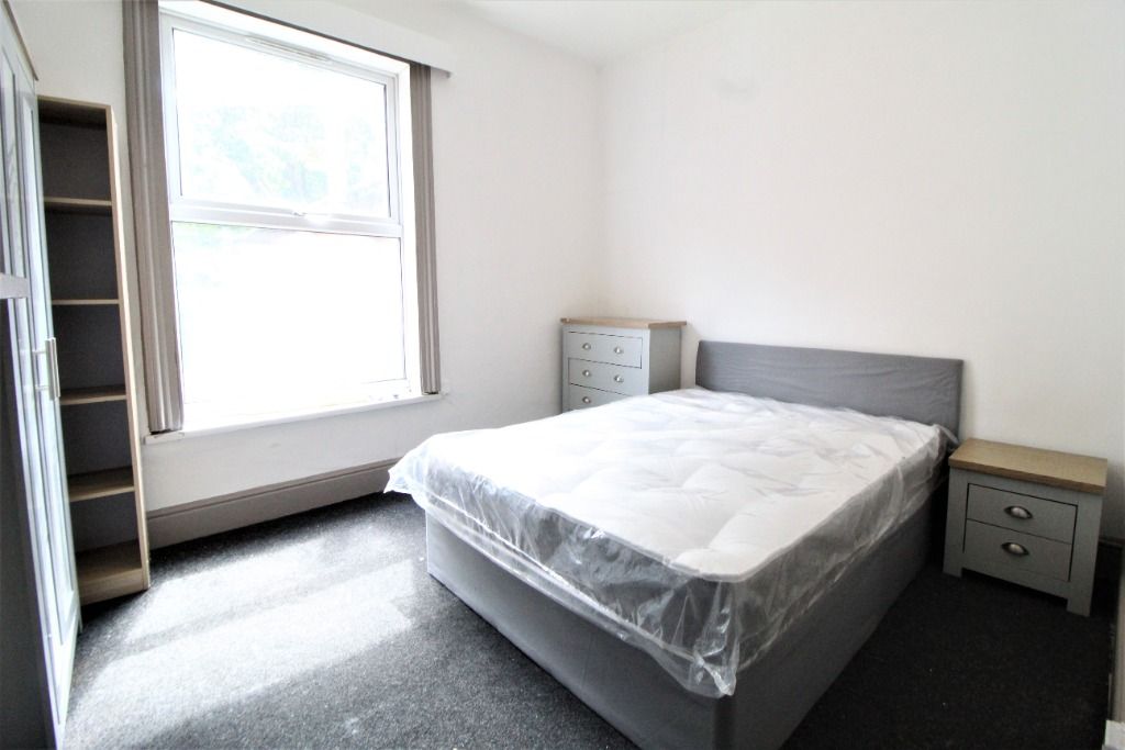 Room to rent in De Grey Street HU5, Hull,, £380 pcm