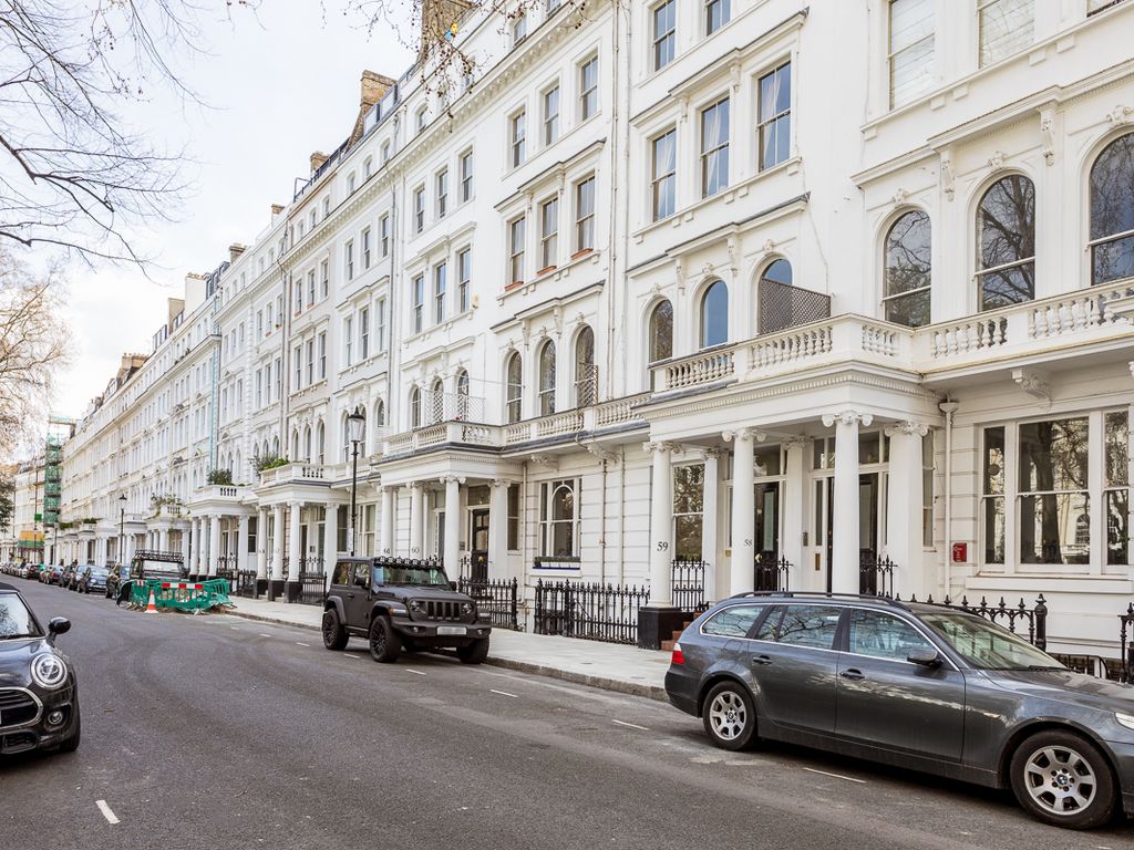 2 bed flat to rent in Cornwall Gardens, London SW7, £7,900 pcm