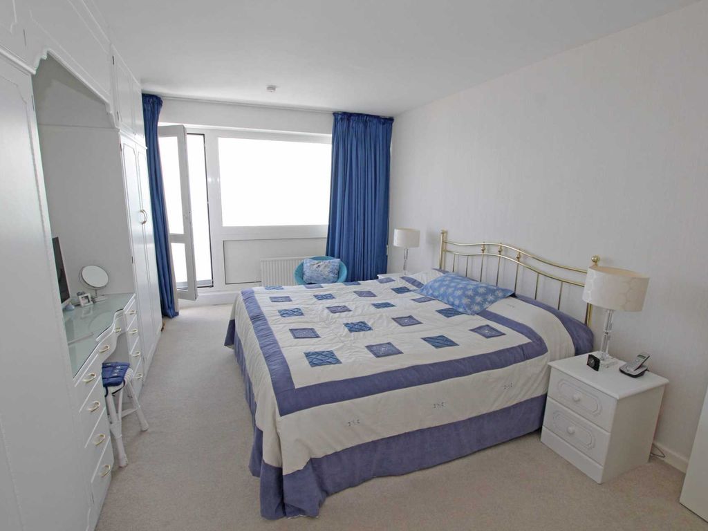 3 bed flat for sale in Bolsover Road, Eastbourne BN20, £450,000