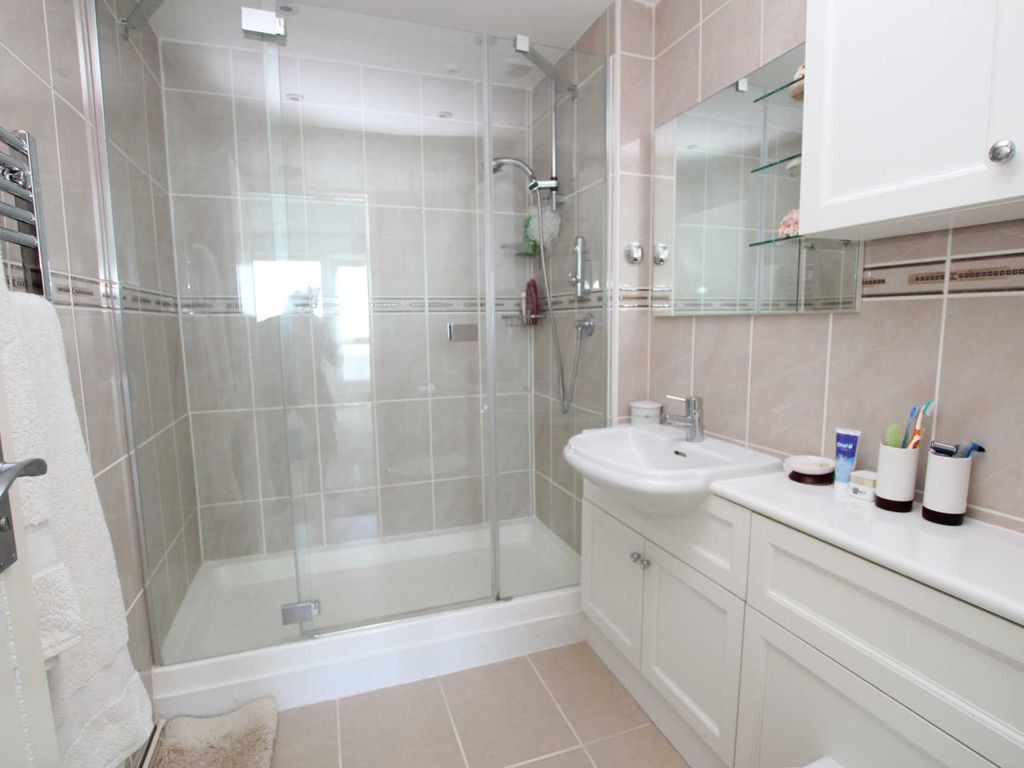 3 bed flat for sale in Bolsover Road, Eastbourne BN20, £450,000