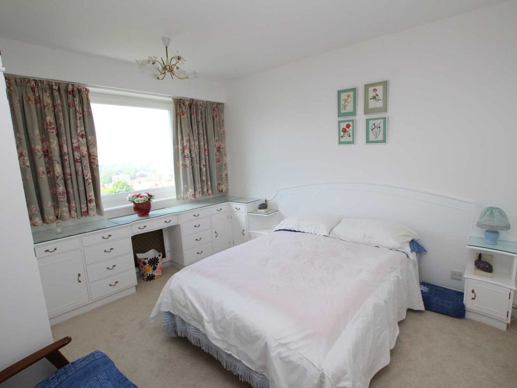 3 bed flat for sale in Bolsover Road, Eastbourne BN20, £450,000