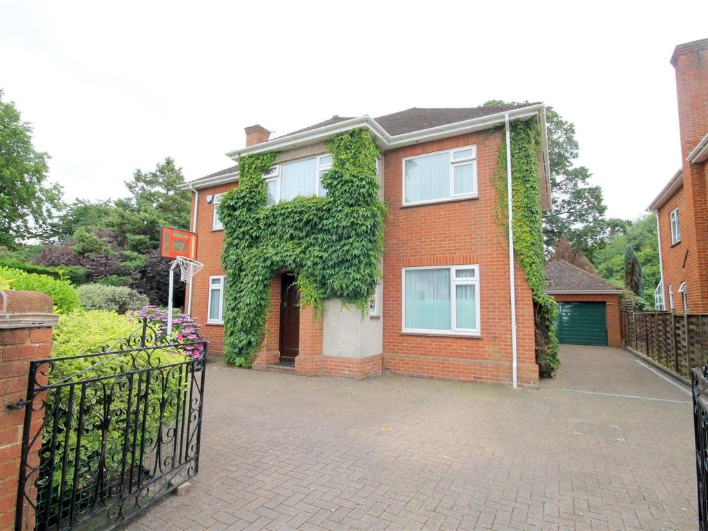 4 bed detached house to rent in Homestead Gardens, Frenchay, Bristol BS16, £2,750 pcm