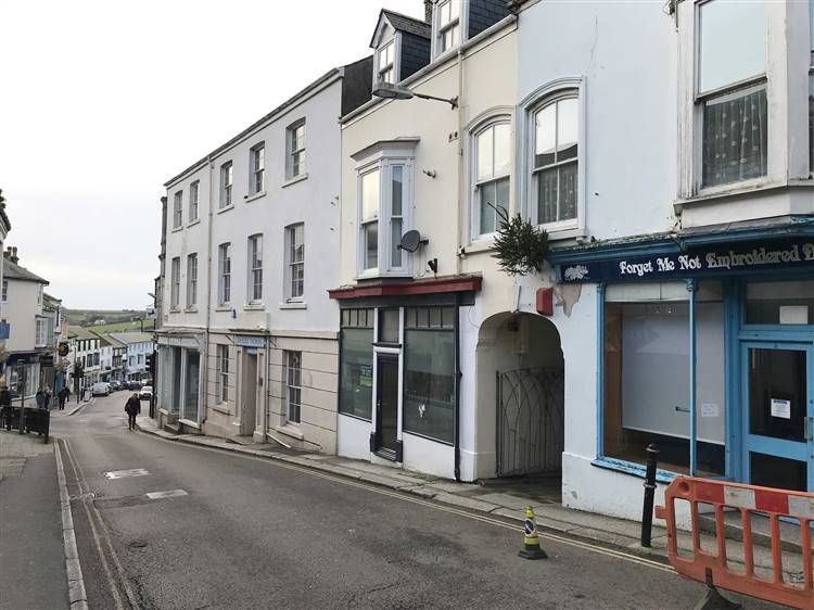 Retail premises to let in 4 Wendron Street, Helston TR13, £9,000 pa