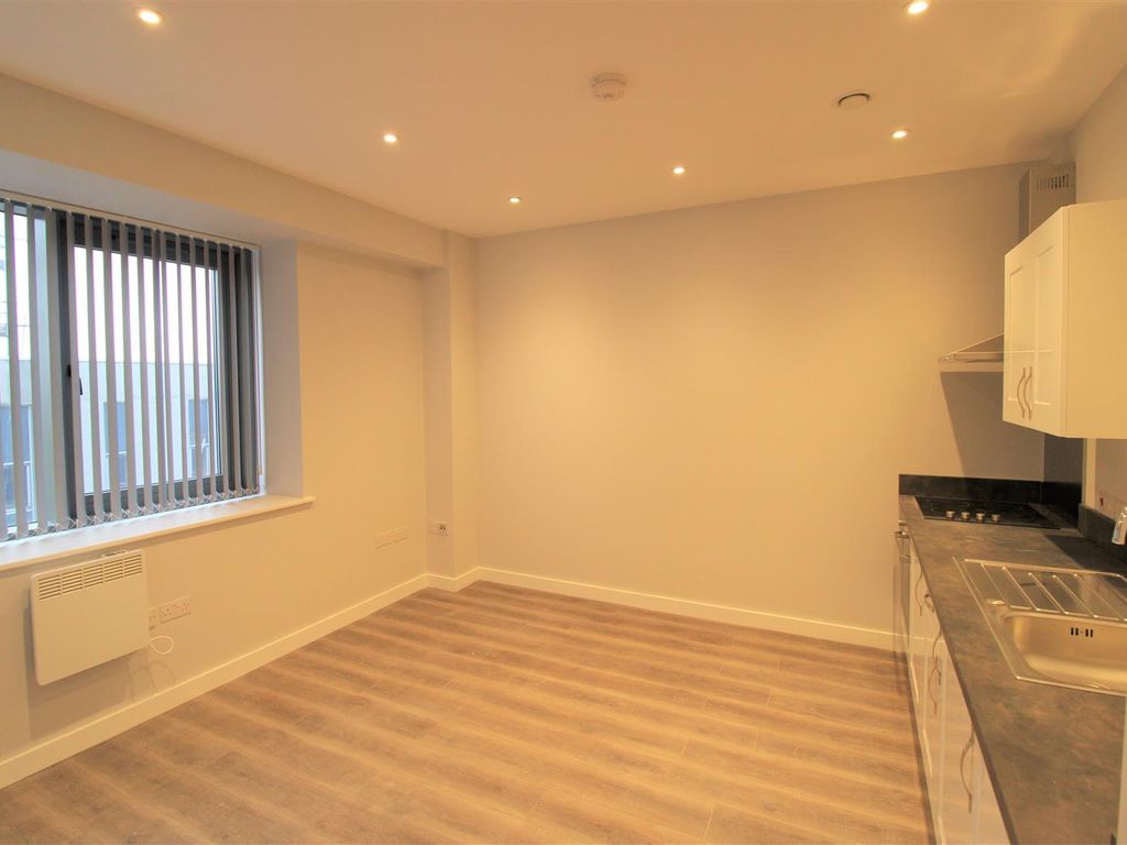 Studio to rent in Crosby Gardens, Crosby Road North, Waterloo, Liverpool L22, £675 pcm