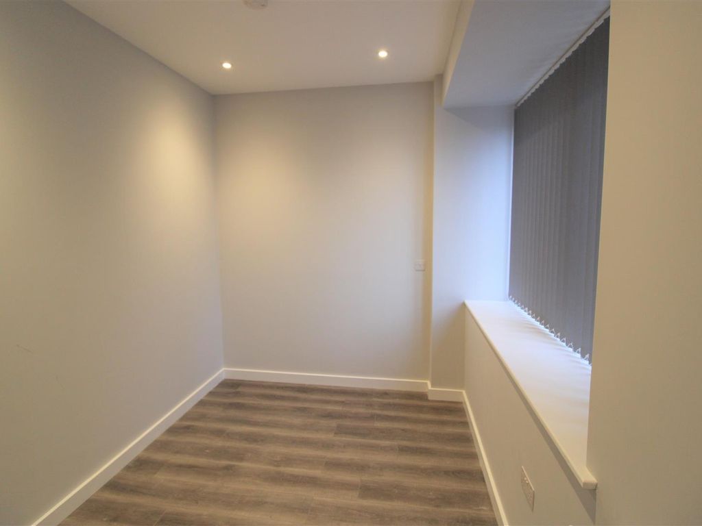 Studio to rent in Crosby Gardens, Crosby Road North, Waterloo, Liverpool L22, £675 pcm
