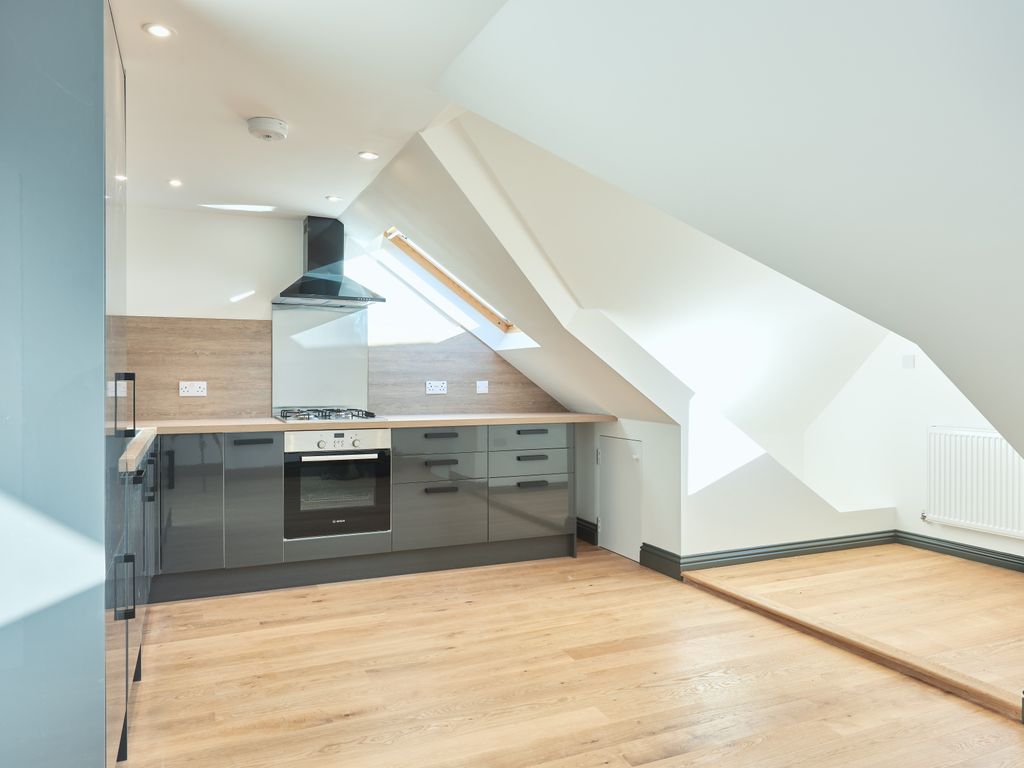1 bed flat for sale in Buxton Gardens, London W3, £395,000