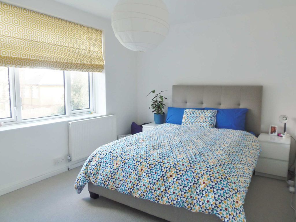 2 bed flat for sale in Denesmead, London SE24, £415,000