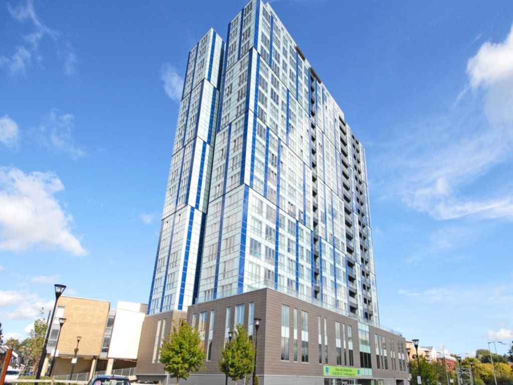 2 bed flat to rent in Kd Tower, Town Centre HP1, £1,400 pcm