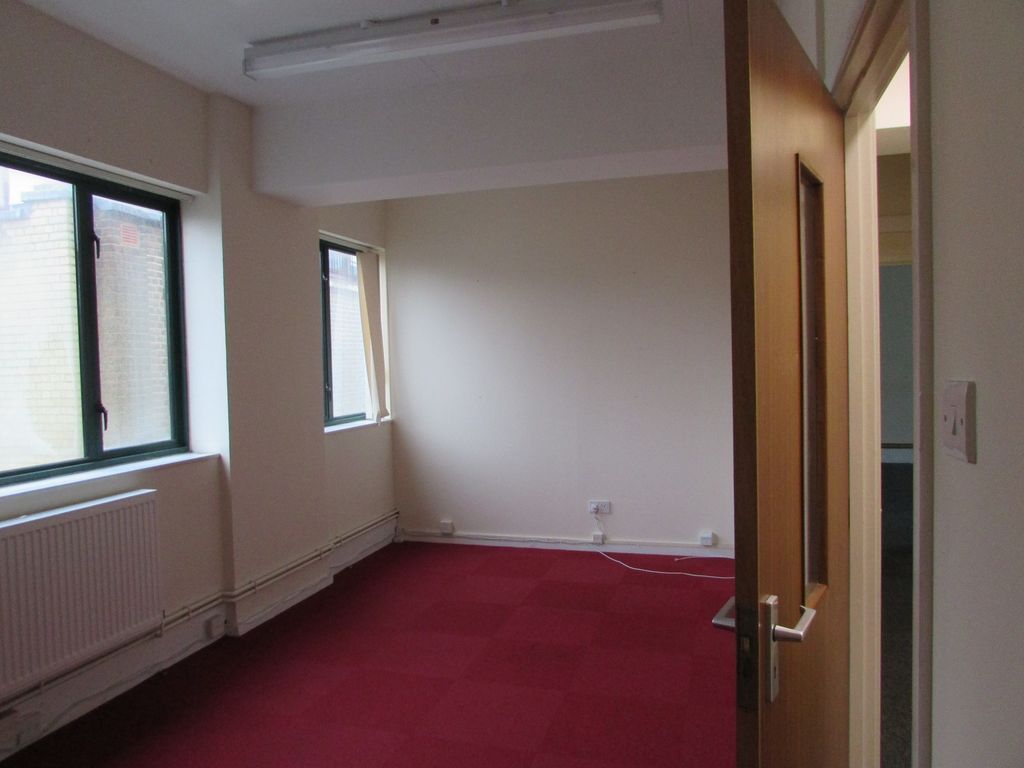 Office to let in Union Street, Luton, Bedfordshire LU1, £20,000 pa