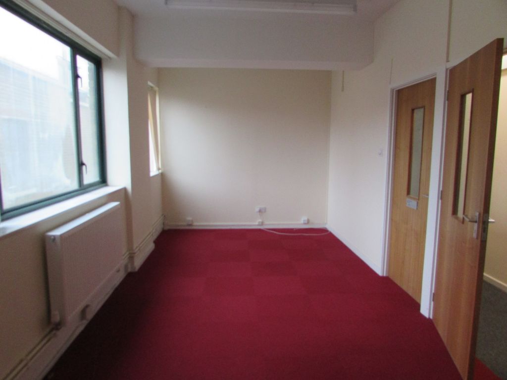 Office to let in Union Street, Luton, Bedfordshire LU1, £20,000 pa